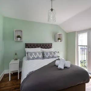 Sea View Sleeps 7 The Mumbles